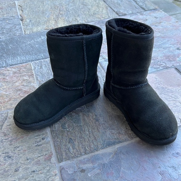 UGG girl classic
